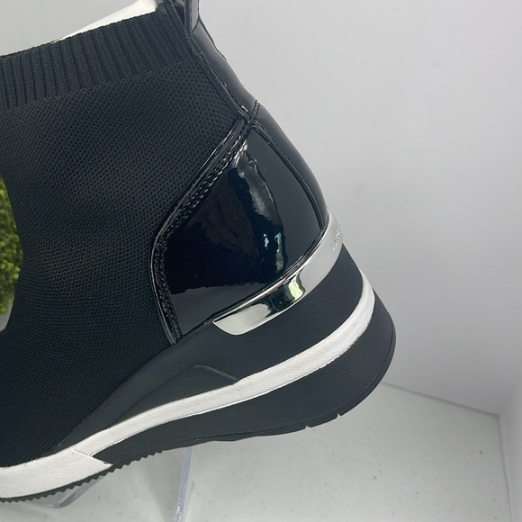 Michael Kors Skyler Bootie Stretch Knit Sz 9 NIB - Picture 3 of 12